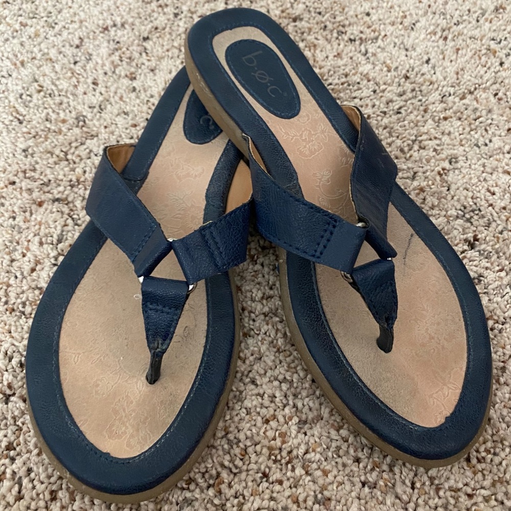 NEW LISTING! EUC Navy BOC Sandals